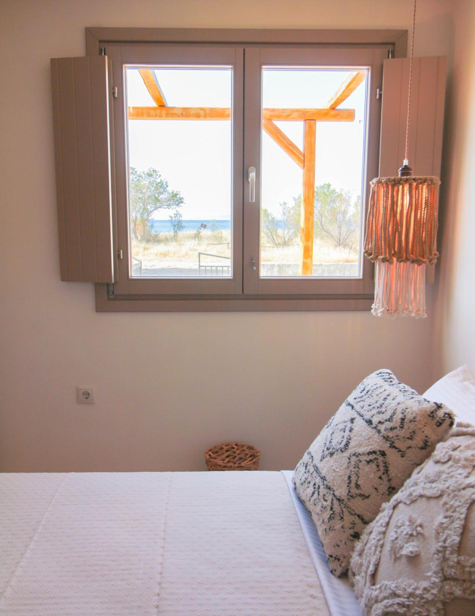 אגיוס יואניס 4Twaves Beach House - Beachfront In Agios Ioannis מראה חיצוני תמונה